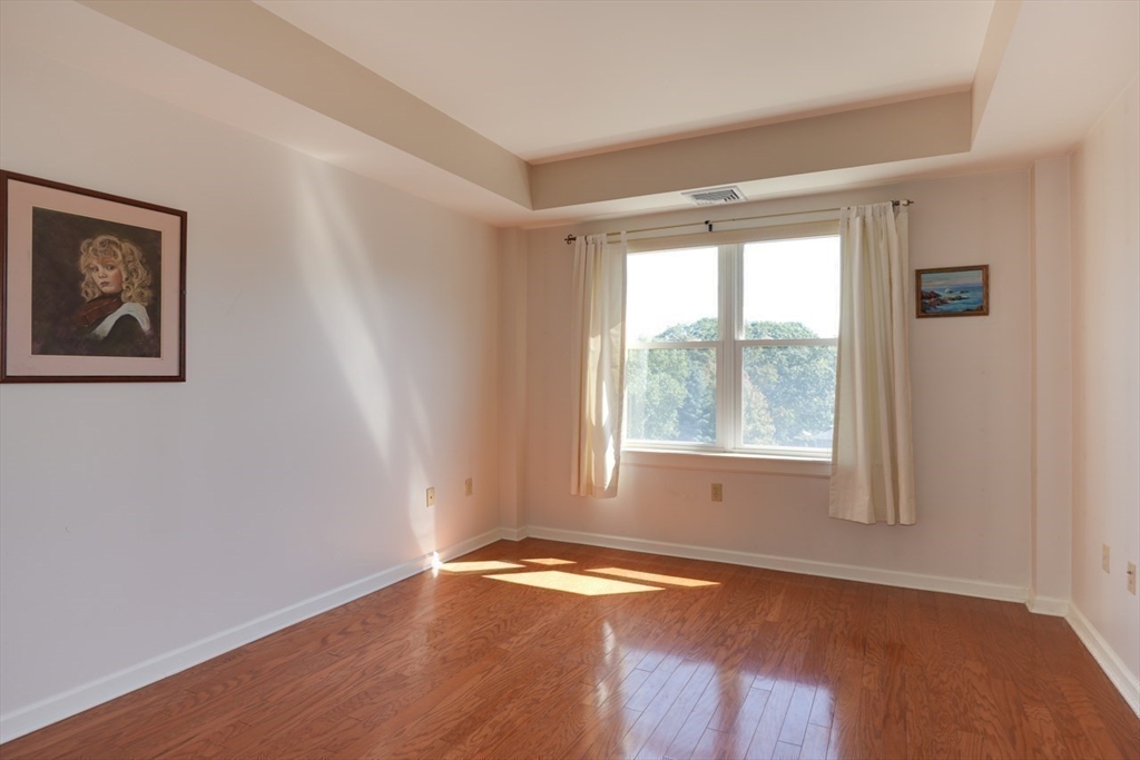 989 East # 403