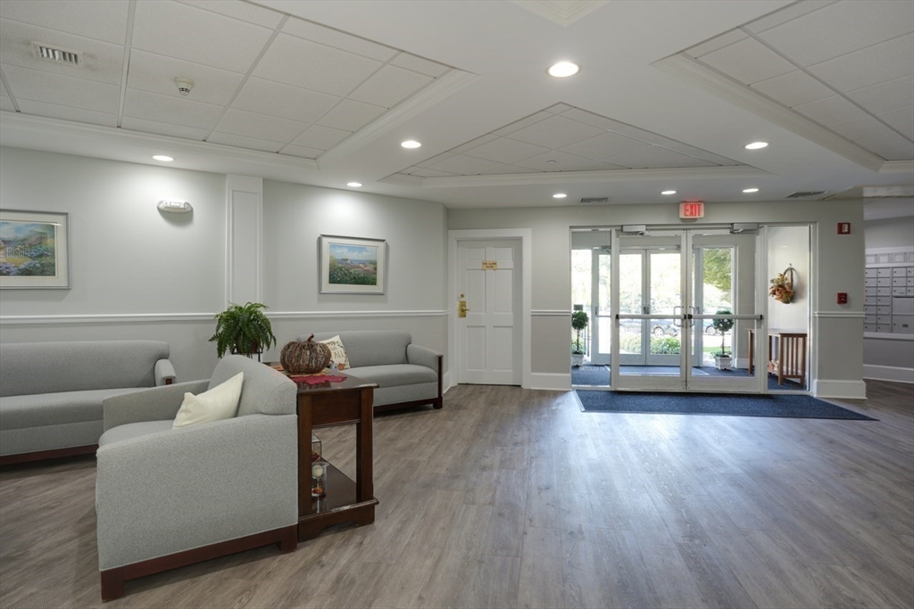 989 East # 403