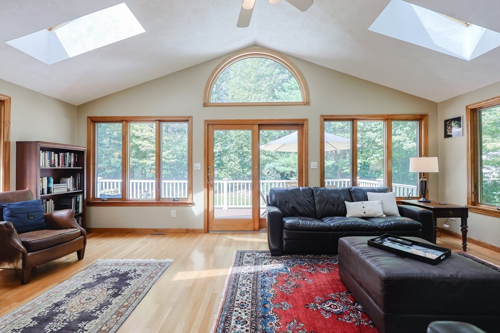 23 Teller Dr