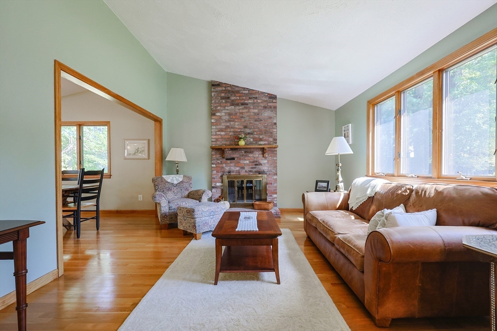 23 Teller Dr