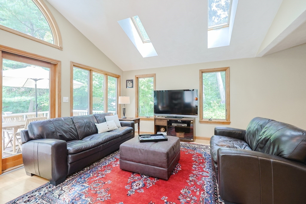 23 Teller Dr
