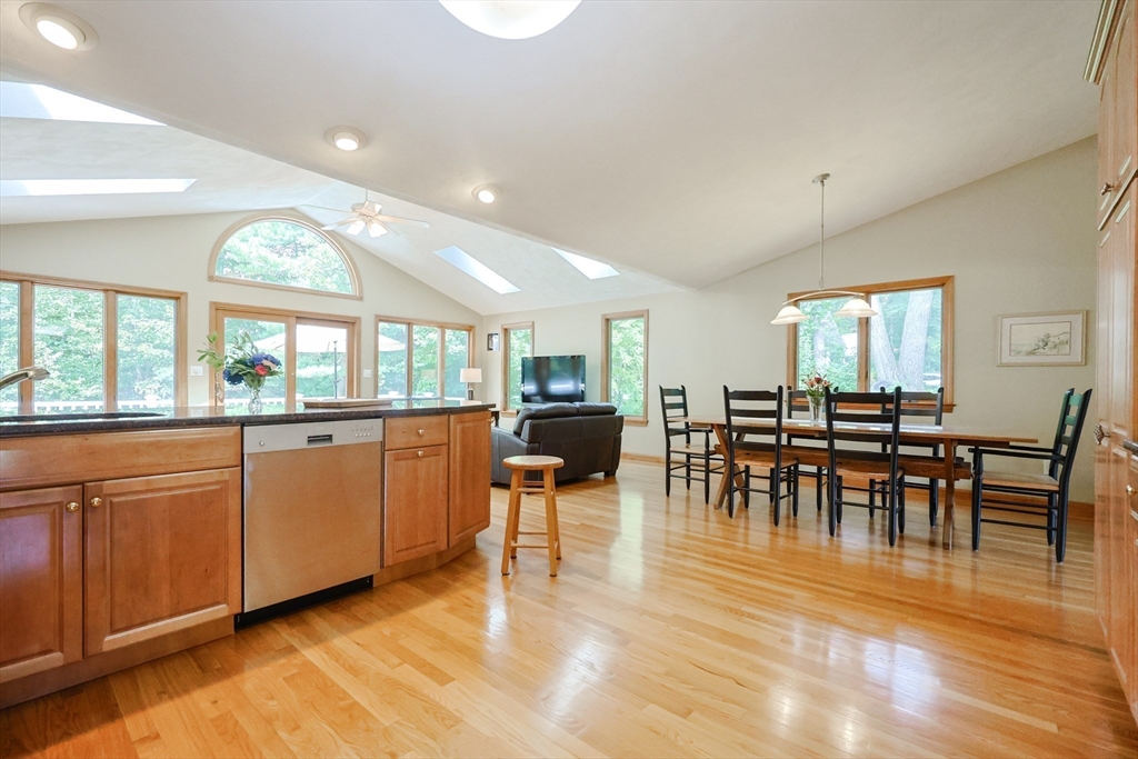 23 Teller Dr