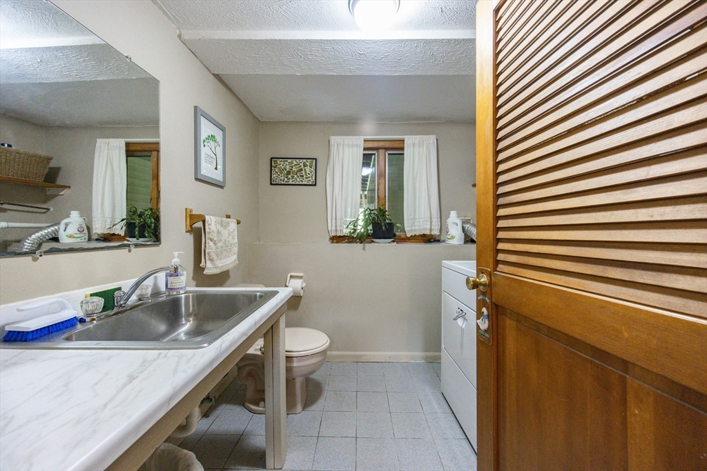 23 Teller Dr