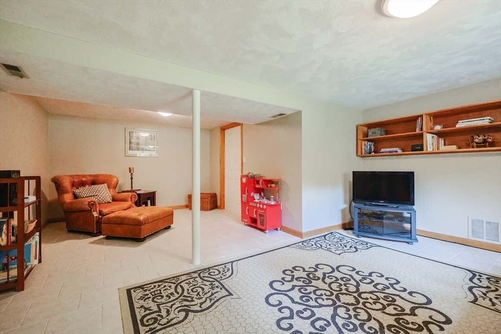 23 Teller Dr