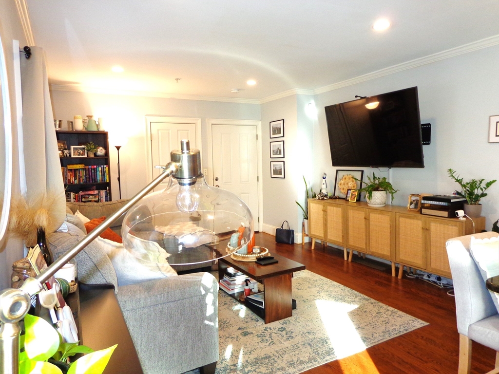 17 Robbins St. # 1 Unit: 1-1