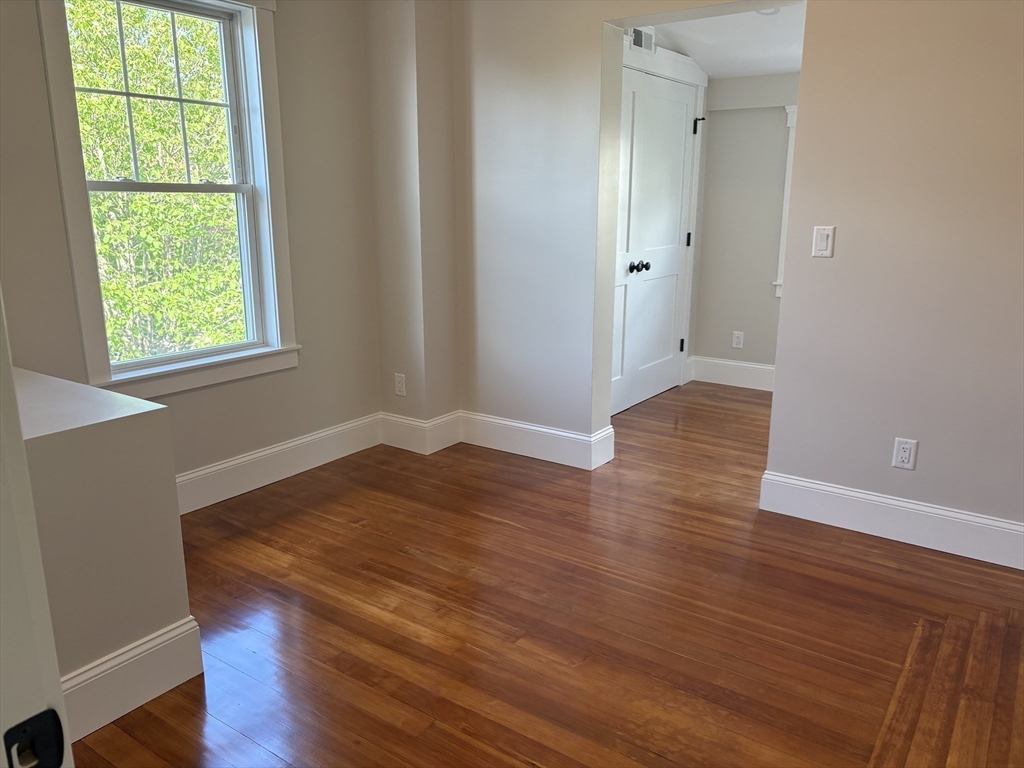 33 Hall Ave # 33