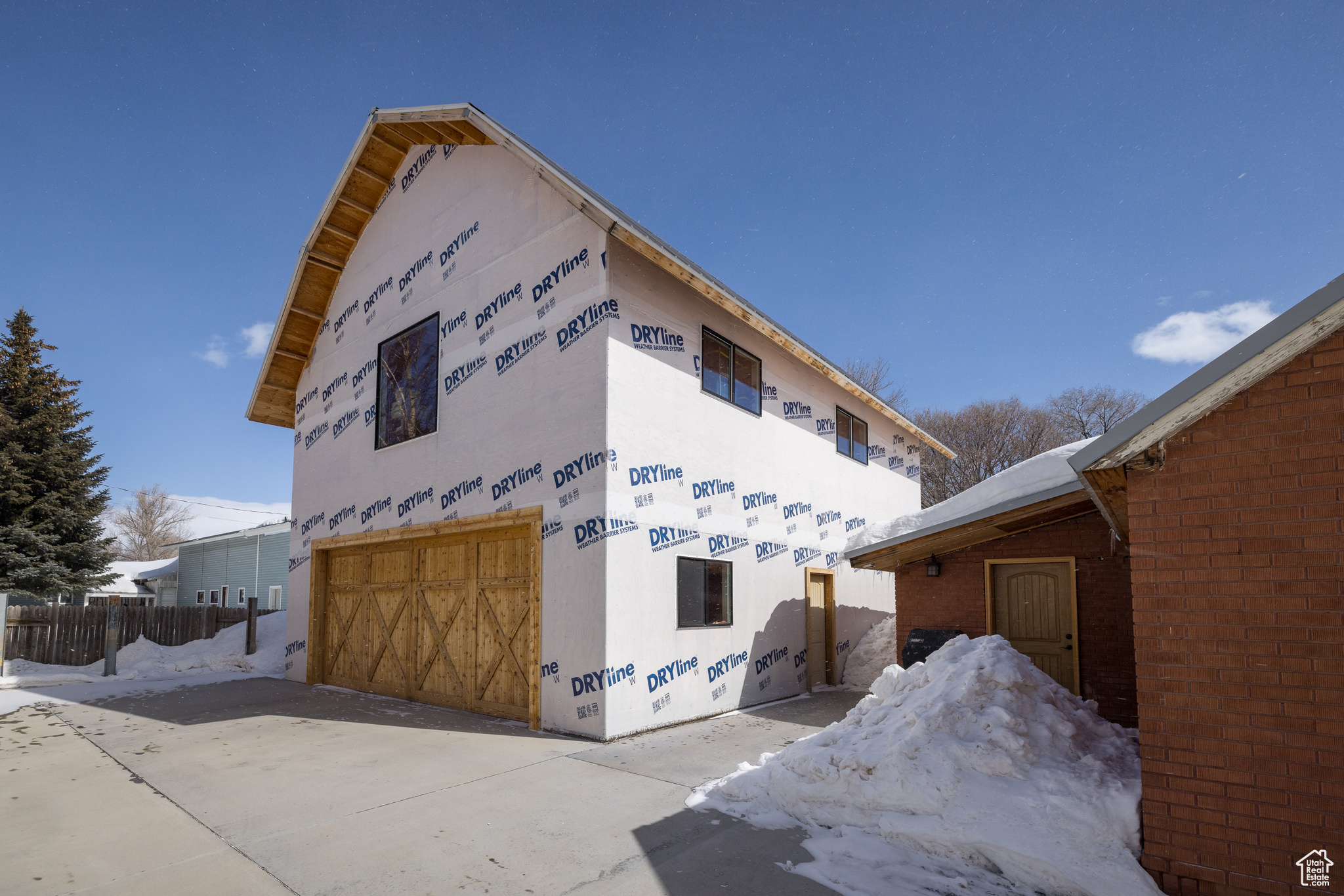 280 W CENTER ST