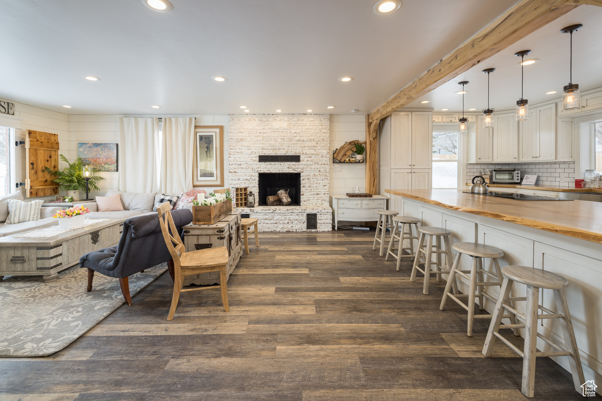 280 W CENTER ST