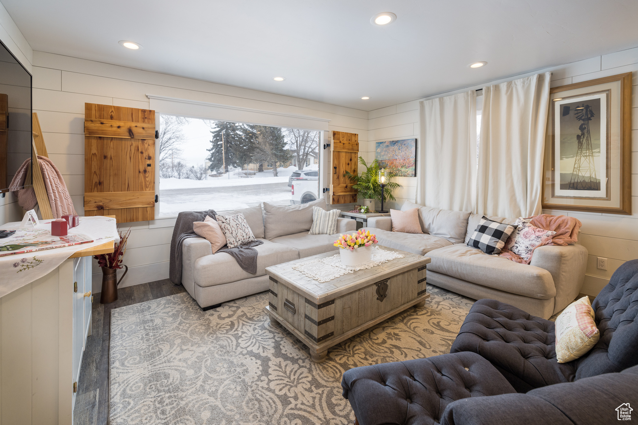 280 W CENTER ST