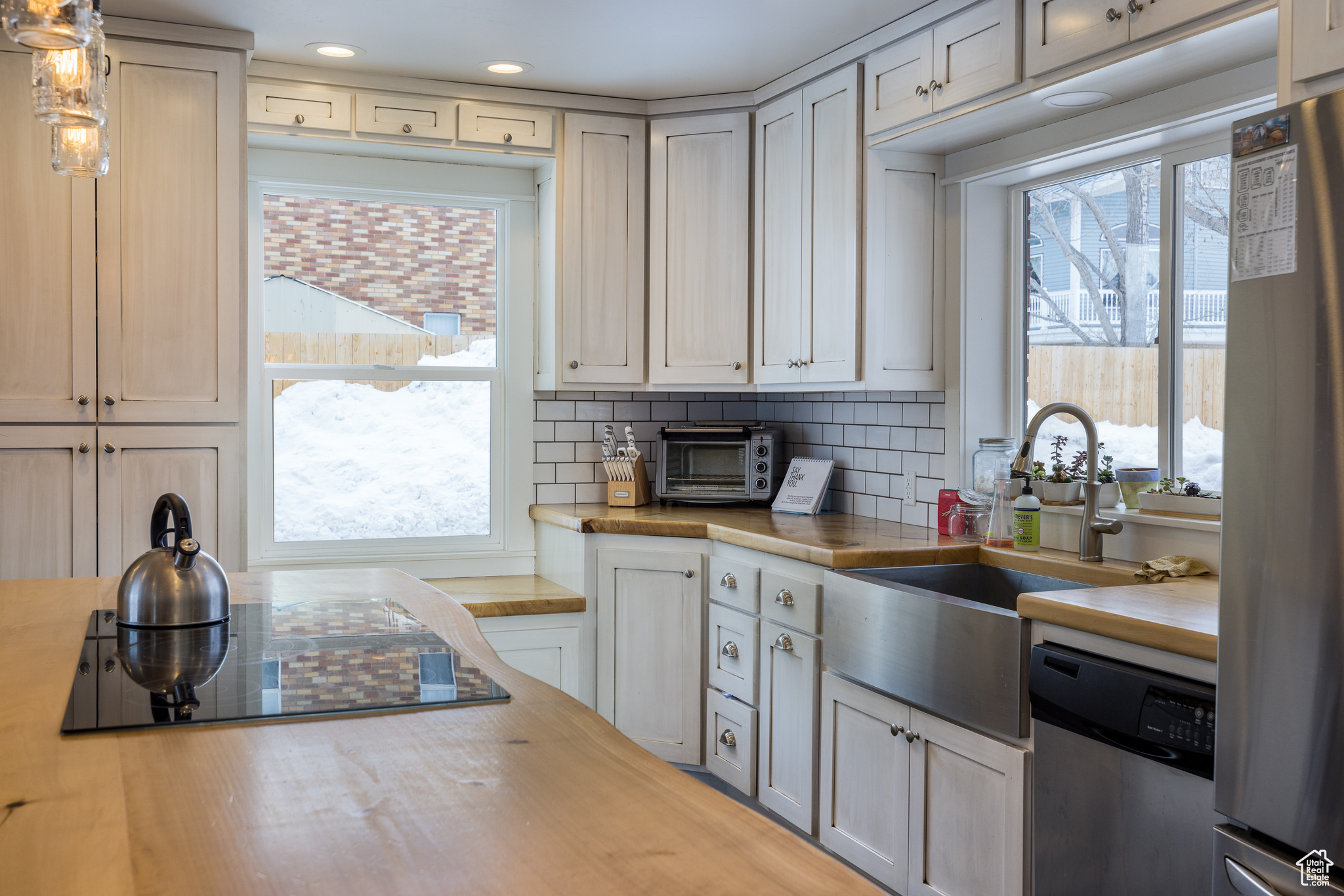 280 W CENTER ST