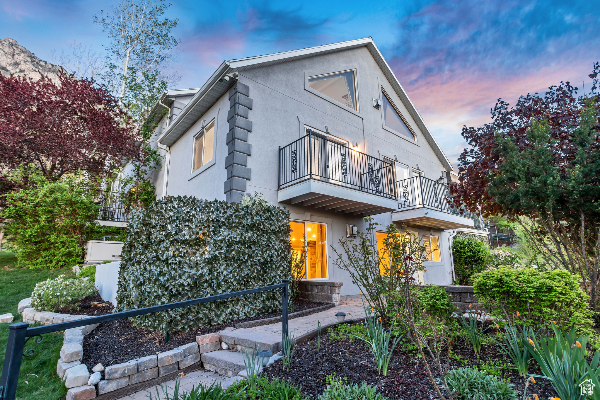 1013 N TERRACE DR