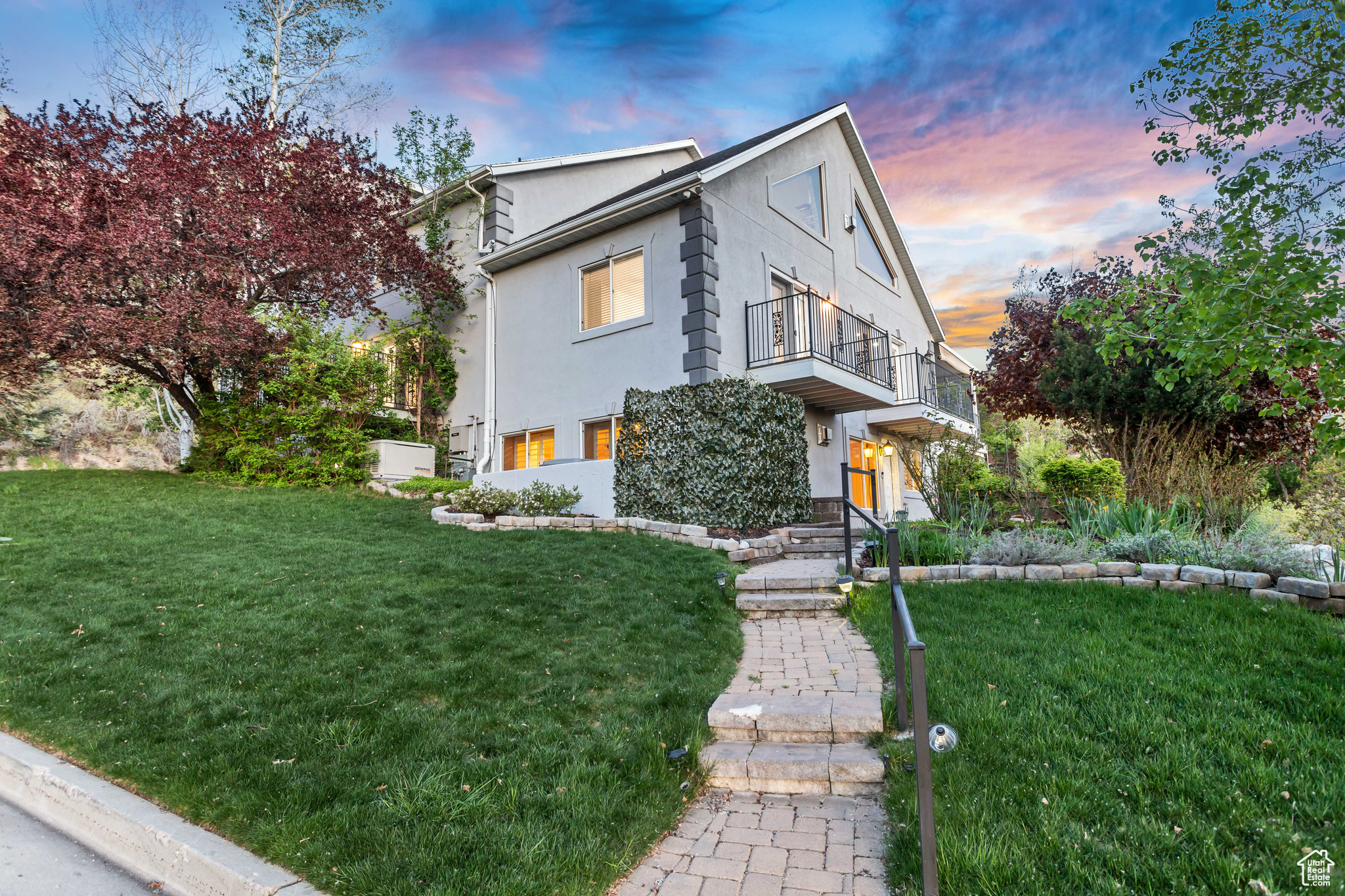 1013 N TERRACE DR