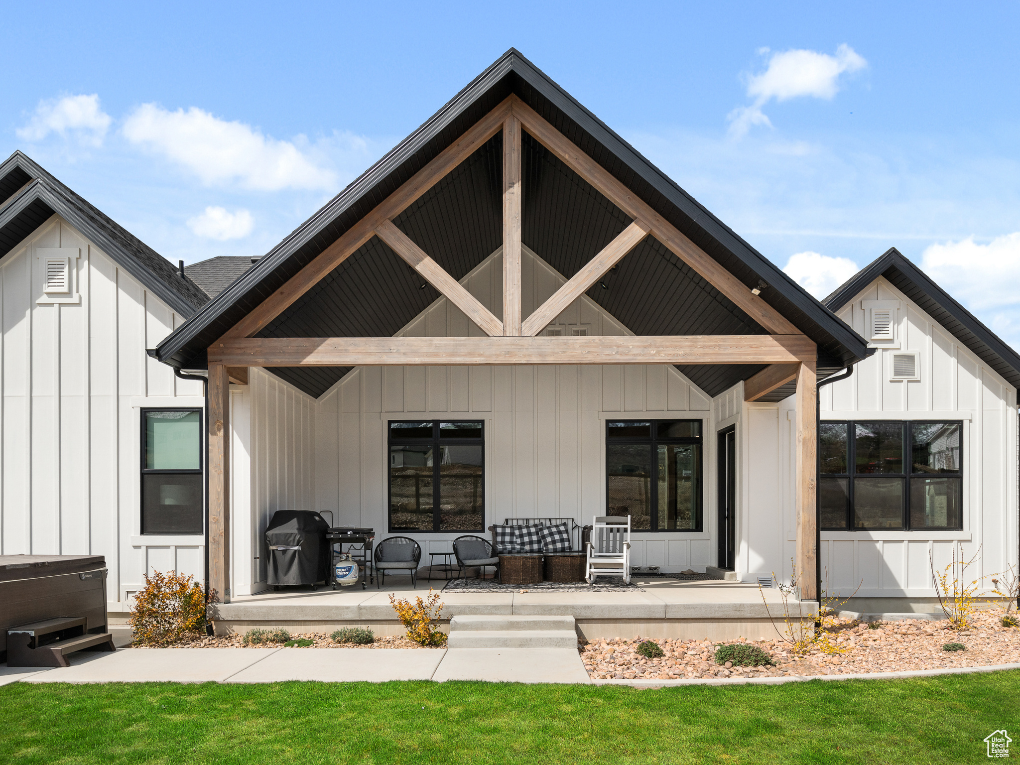 607 W SUMMER BREEZE