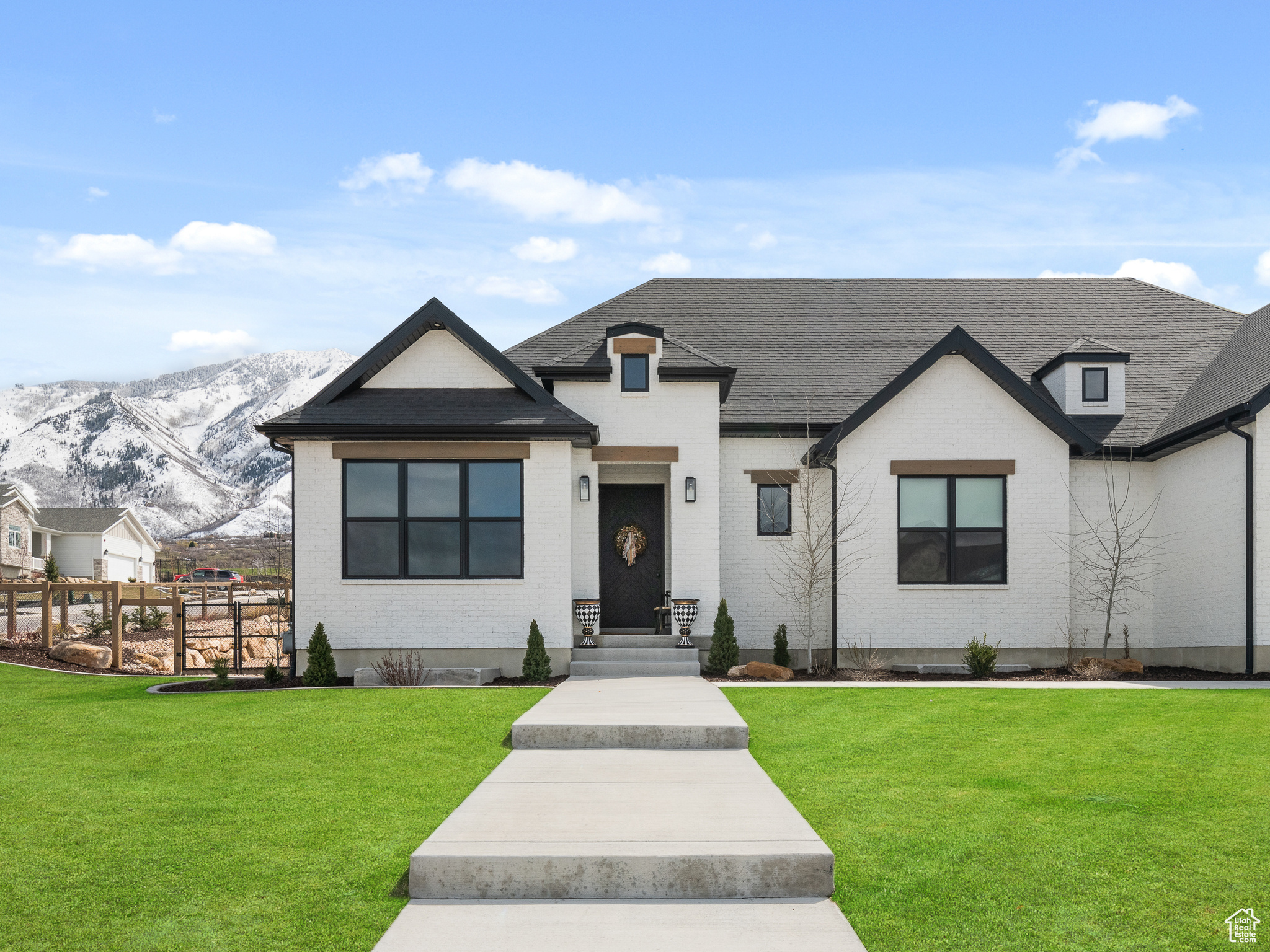 607 W SUMMER BREEZE