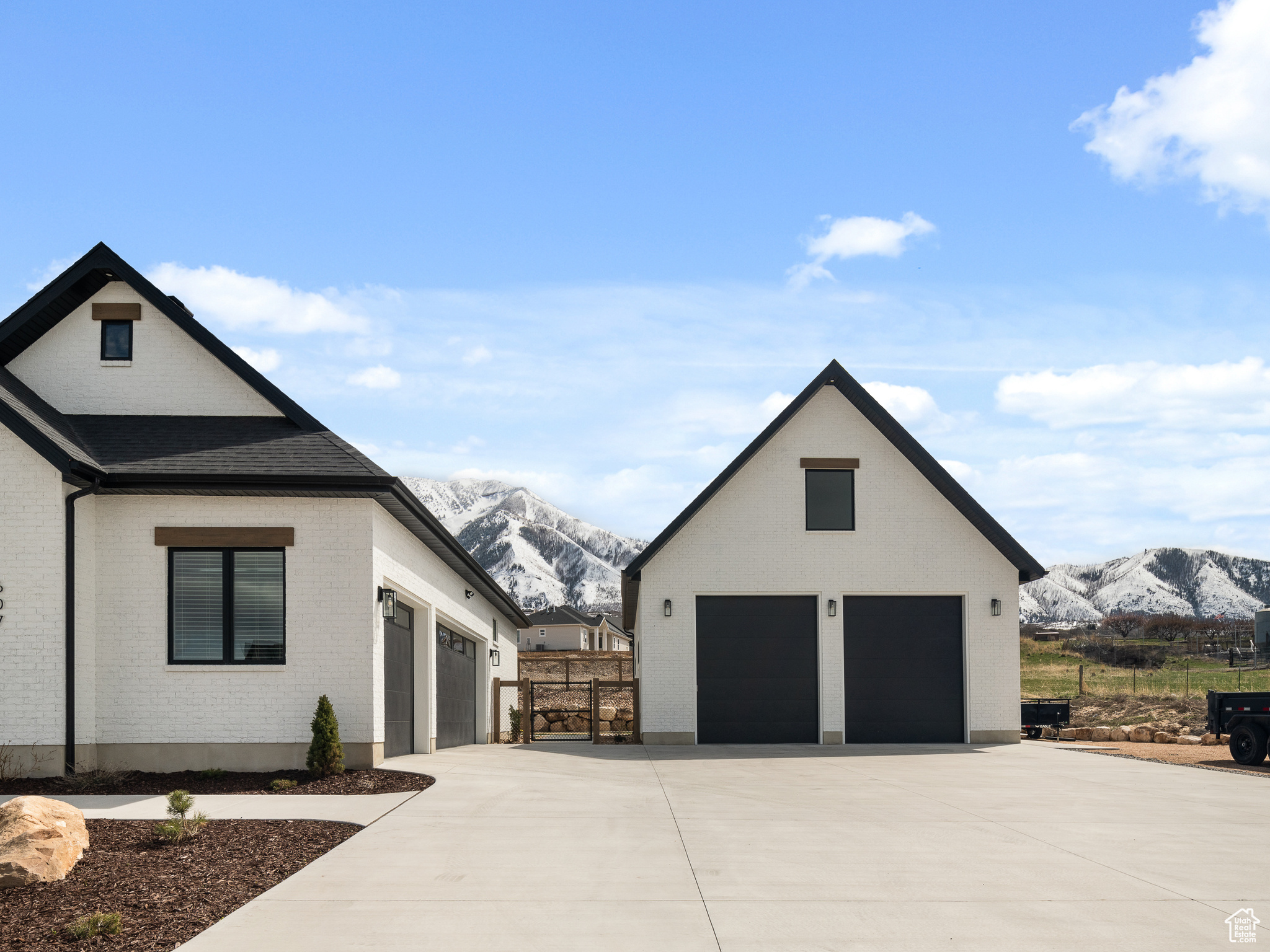 607 W SUMMER BREEZE