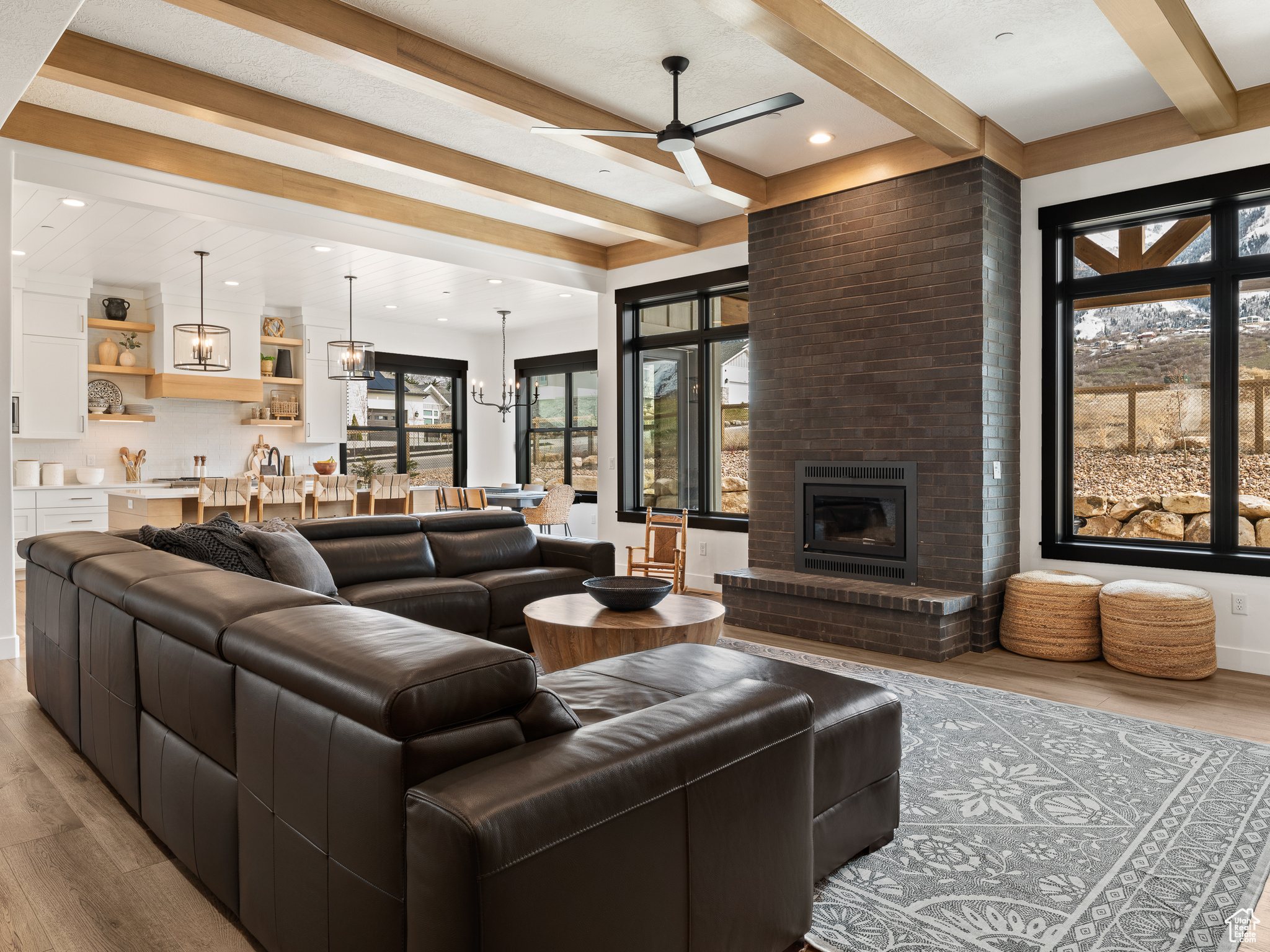 607 W SUMMER BREEZE