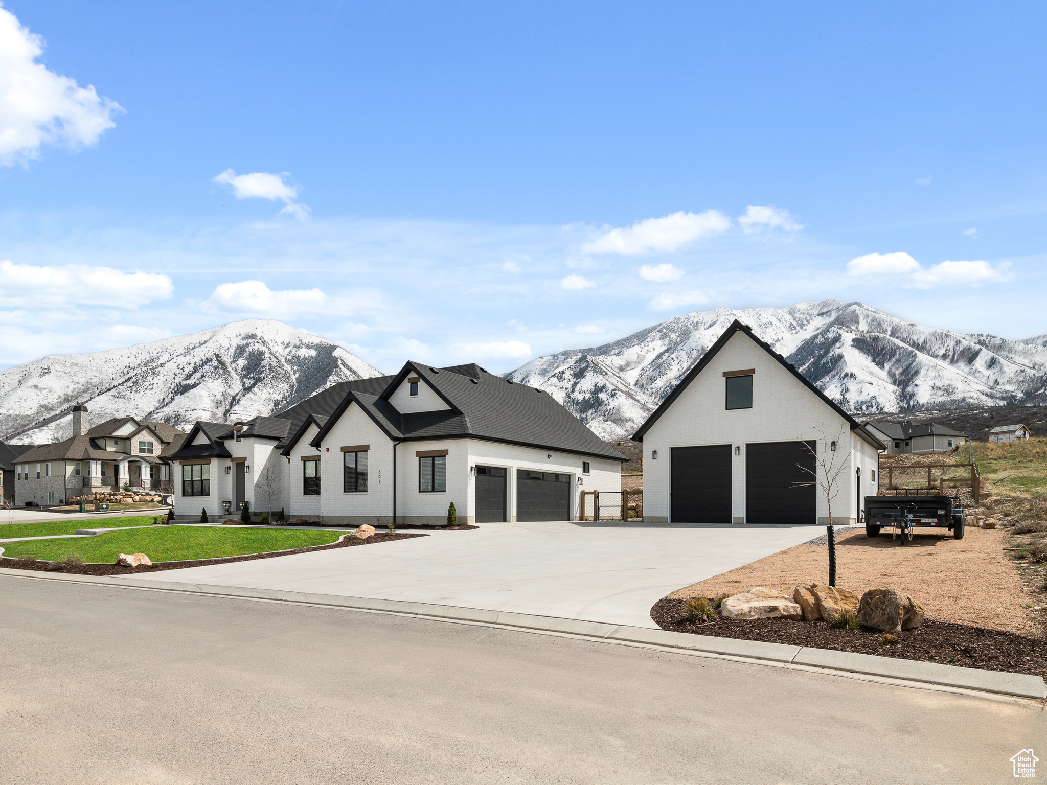 607 W SUMMER BREEZE