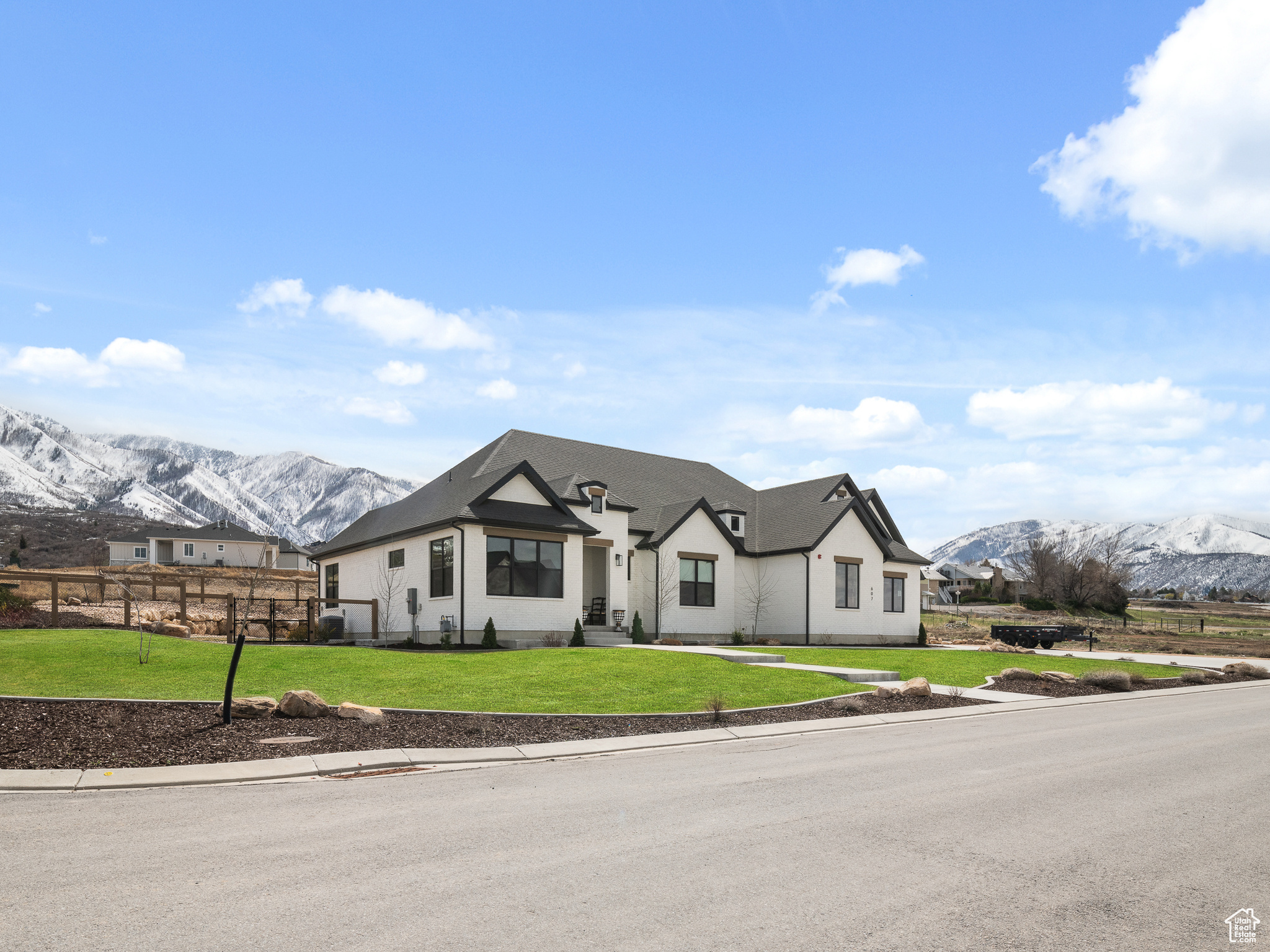 607 W SUMMER BREEZE
