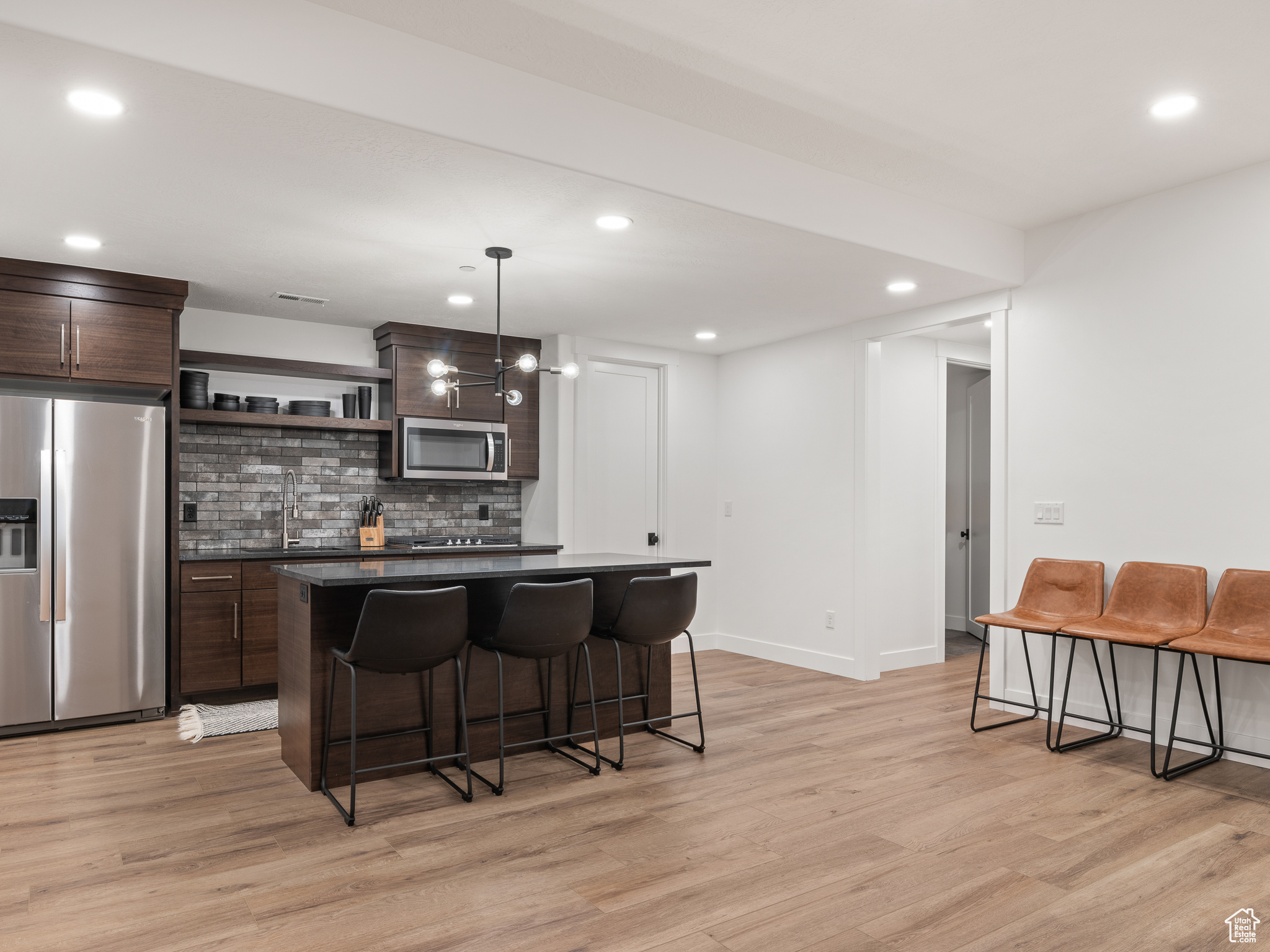 607 W SUMMER BREEZE