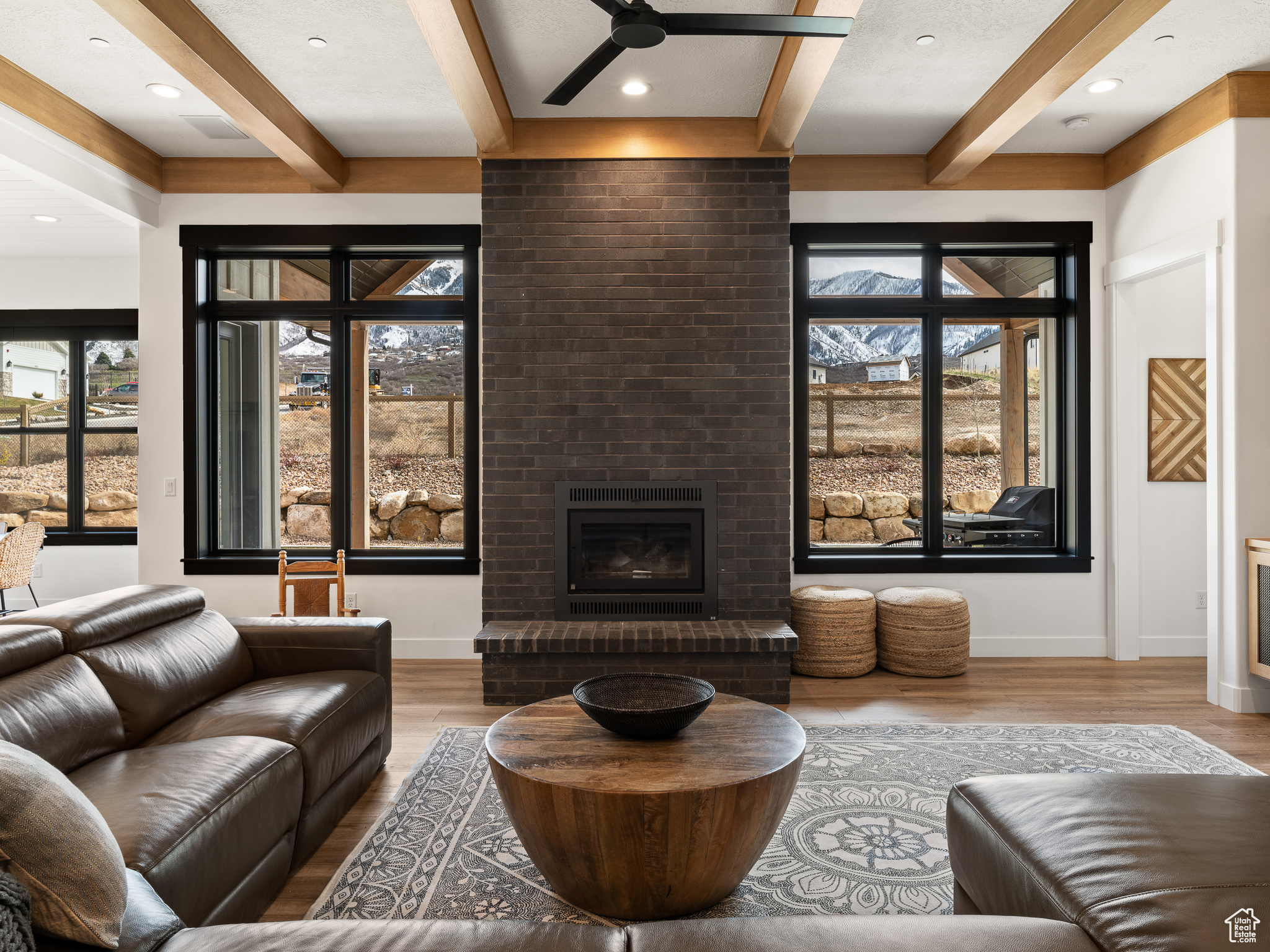 607 W SUMMER BREEZE