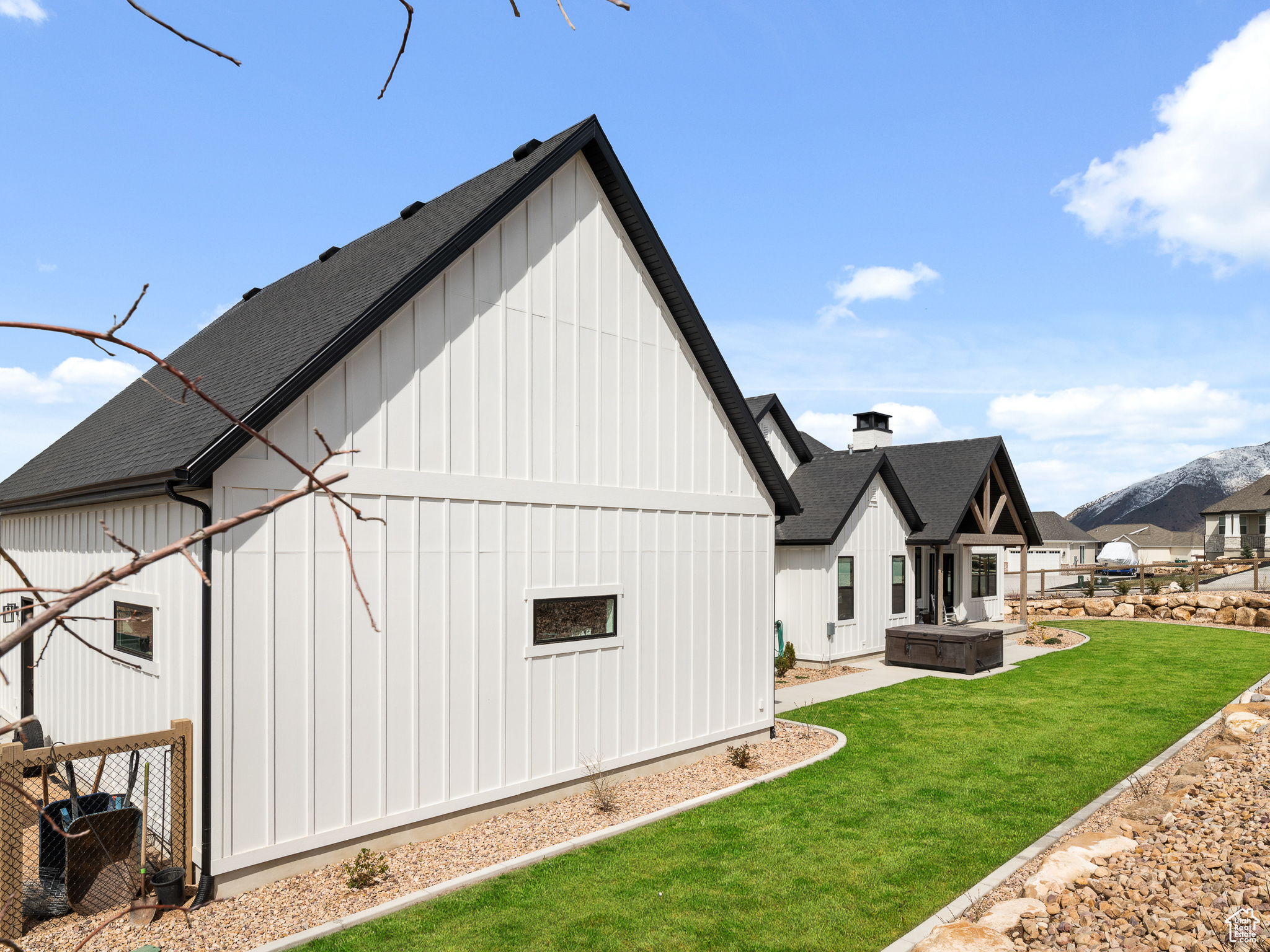 607 W SUMMER BREEZE
