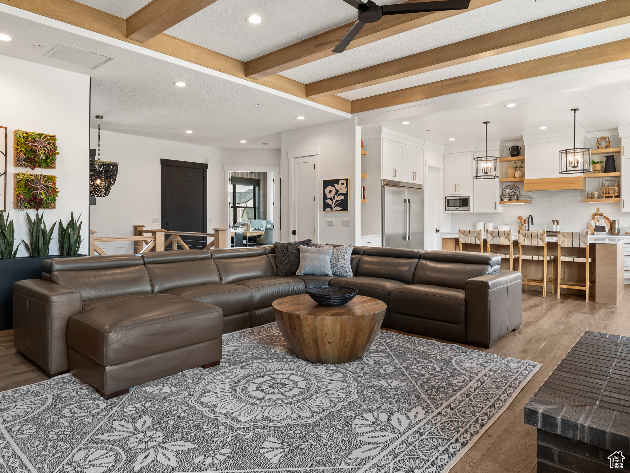 607 W SUMMER BREEZE