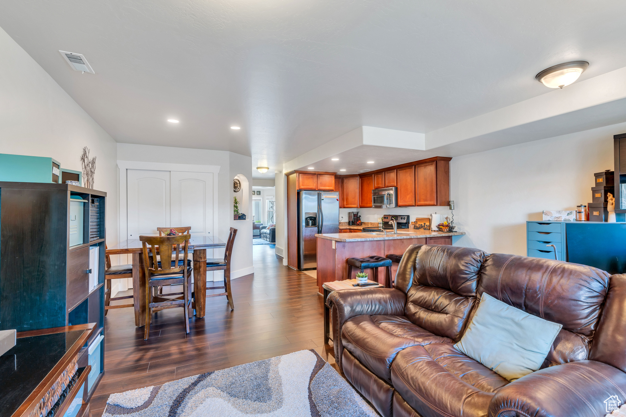 118 S TAMARAK CIR