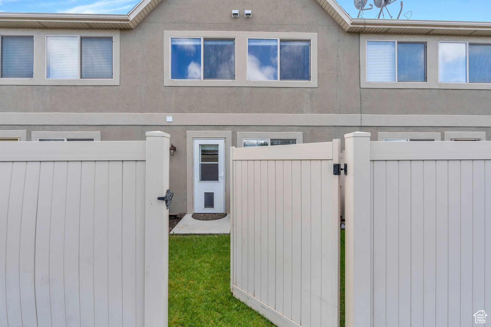 118 S TAMARAK CIR