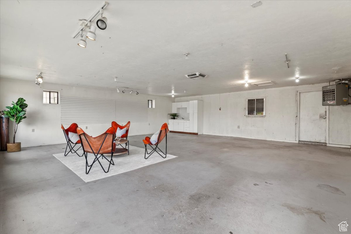 819 S MAIN ST