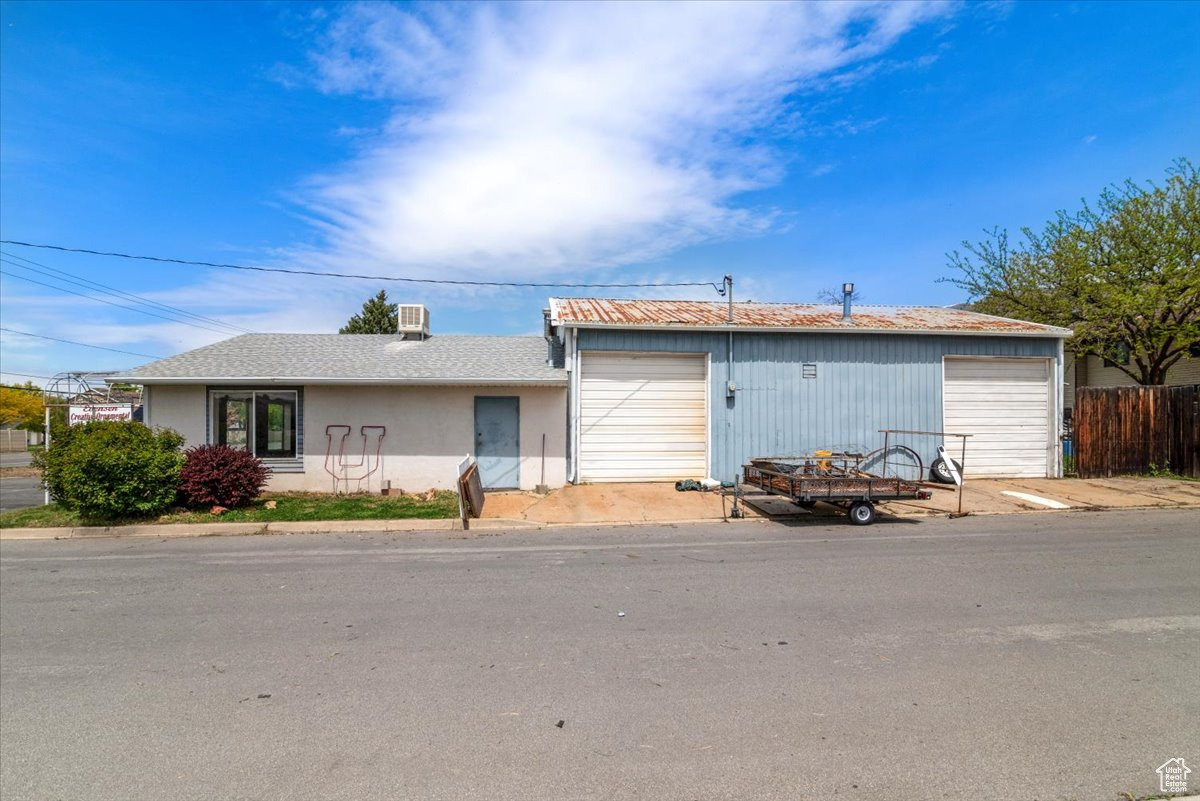 819 S MAIN ST