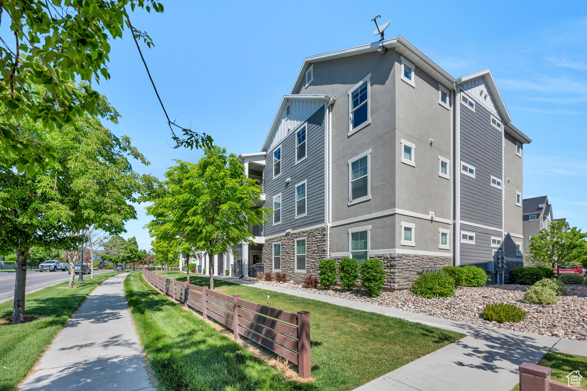 37 W SEASONS DR #C309