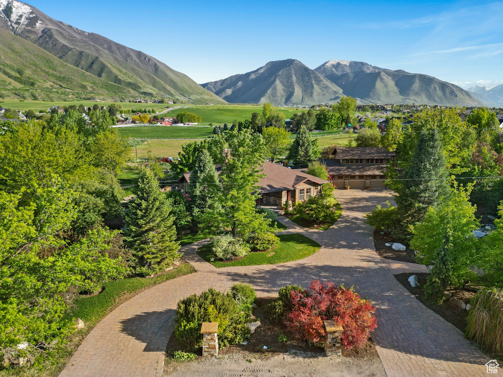 85 W 1600 S