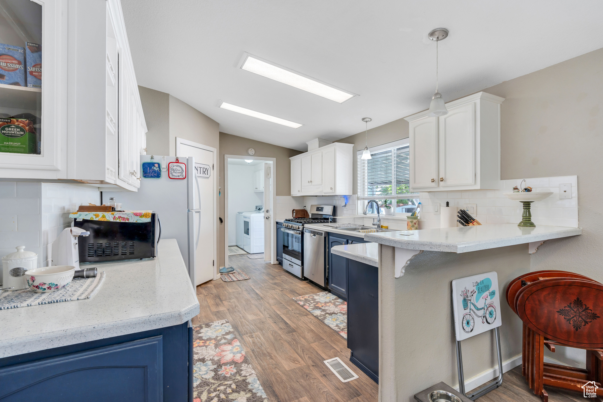 252 E CRESCENTWOOD DR