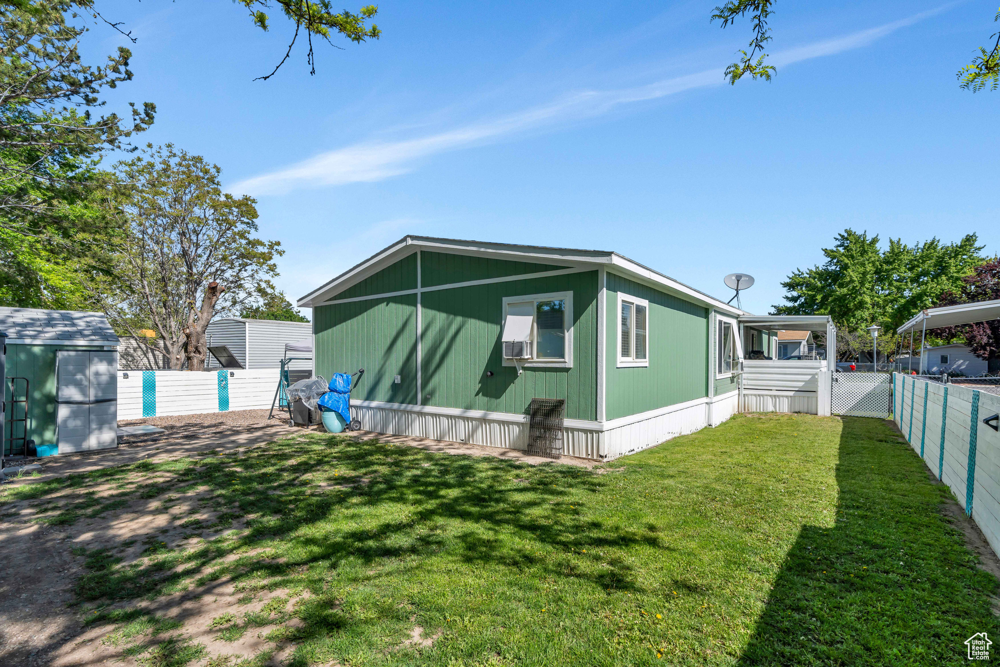 252 E CRESCENTWOOD DR