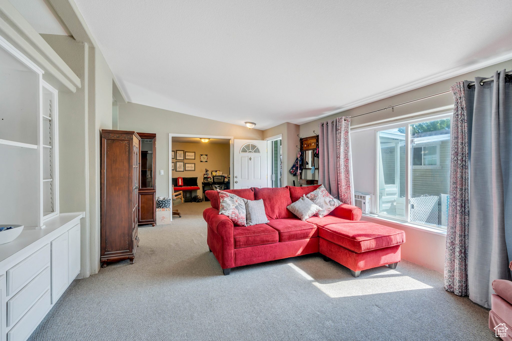 252 E CRESCENTWOOD DR