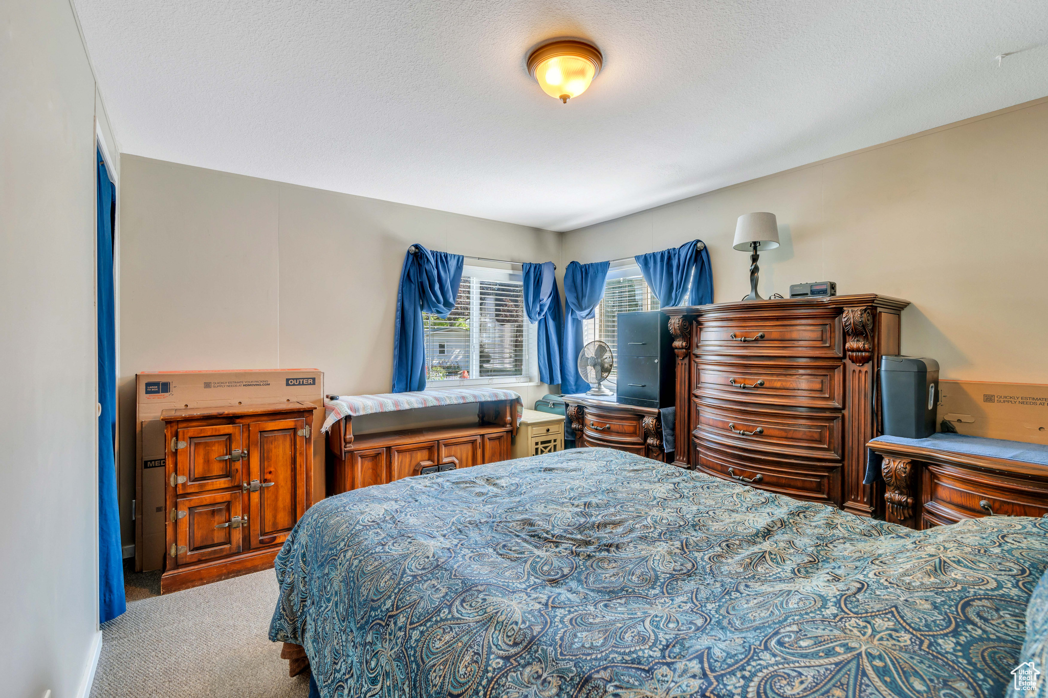 252 E CRESCENTWOOD DR