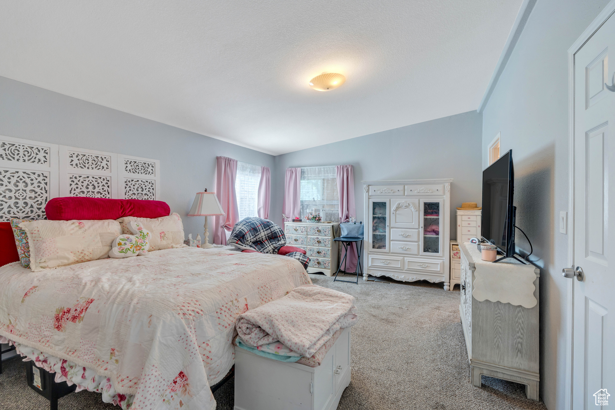 252 E CRESCENTWOOD DR