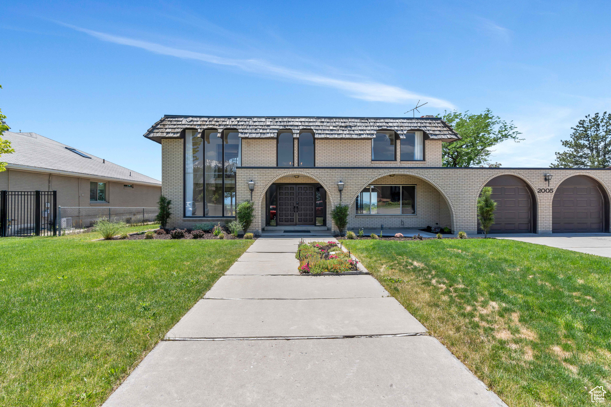 2005 LAKEVIEW DR
