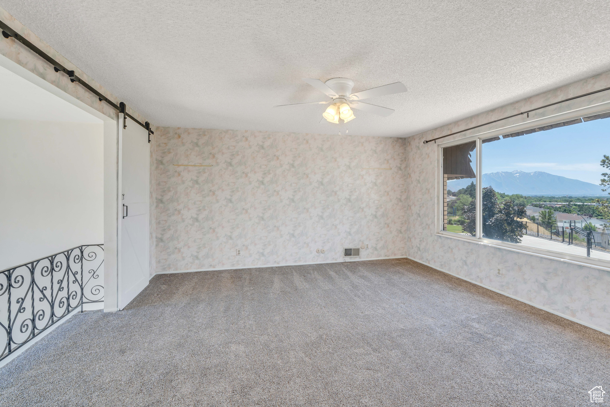 2005 LAKEVIEW DR