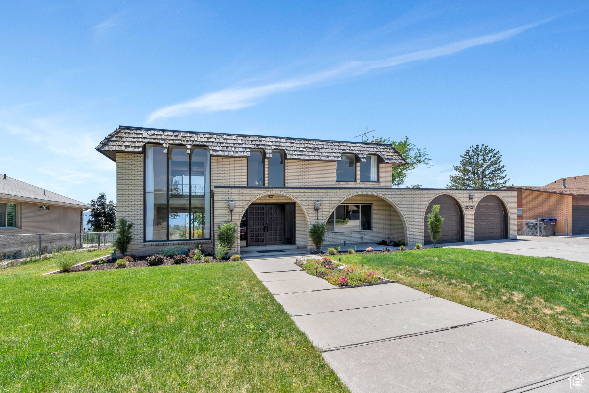 2005 LAKEVIEW DR