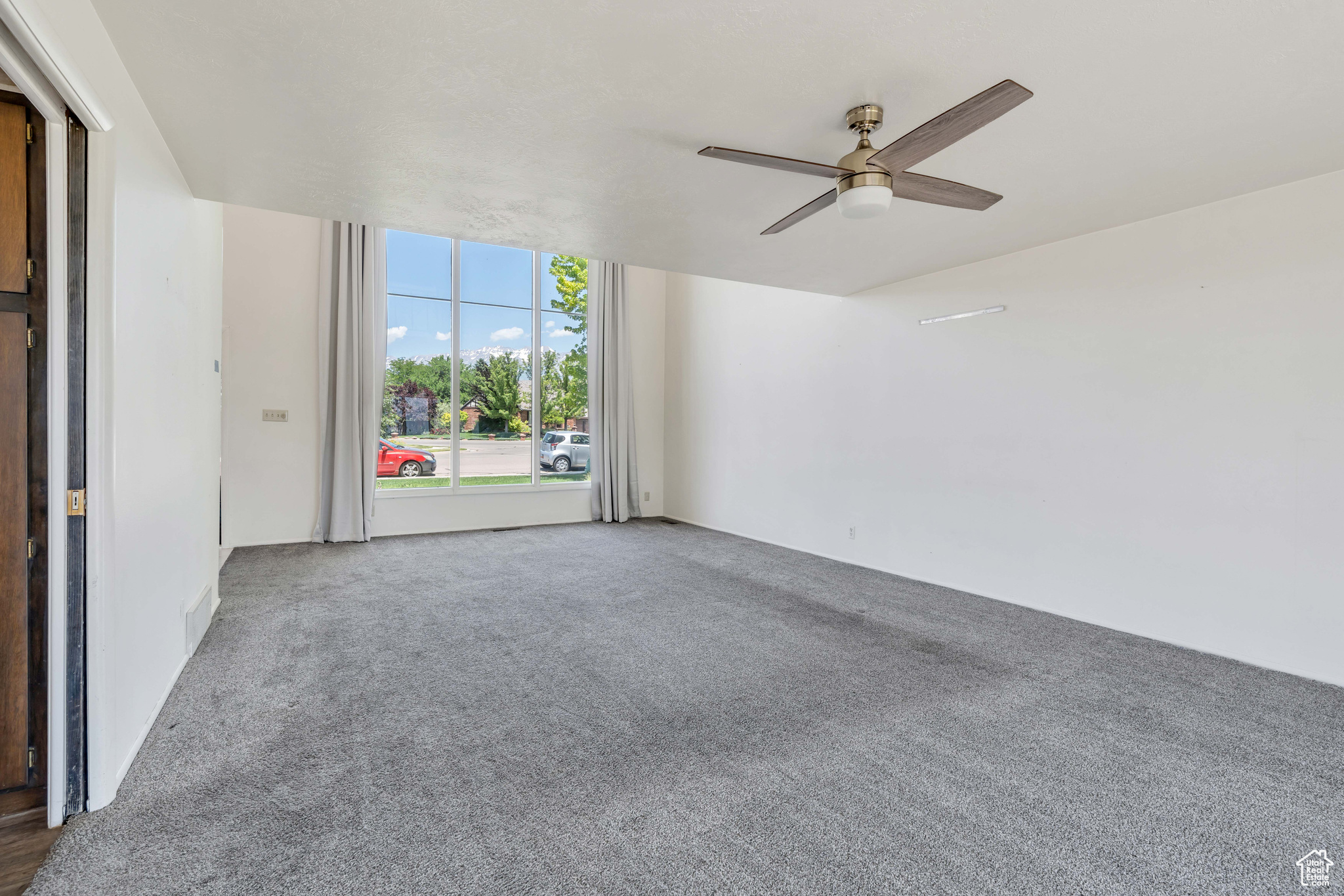 2005 LAKEVIEW DR
