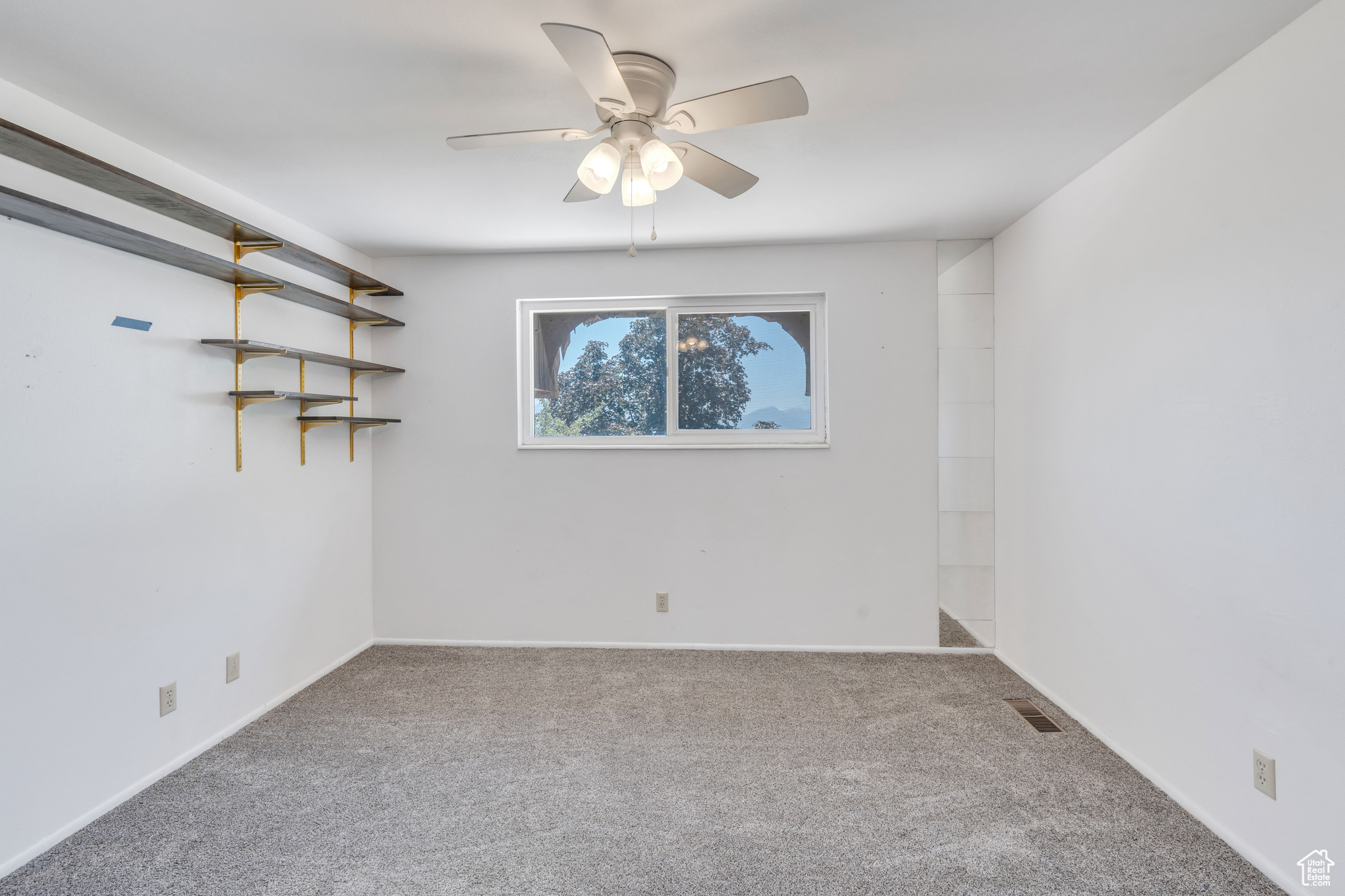 2005 LAKEVIEW DR