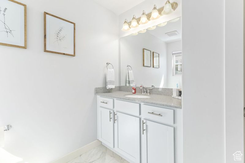 3811 W DREXLER DR