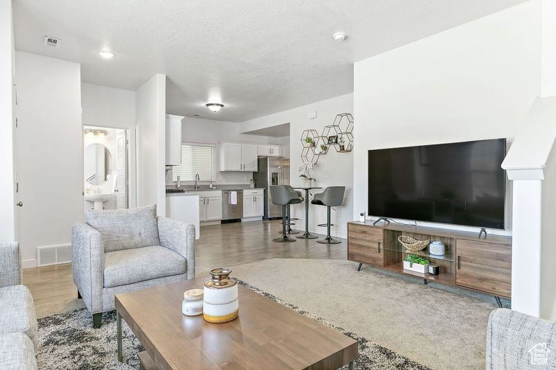 3811 W DREXLER DR