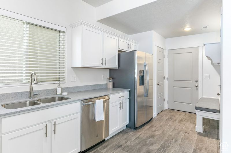 3811 W DREXLER DR