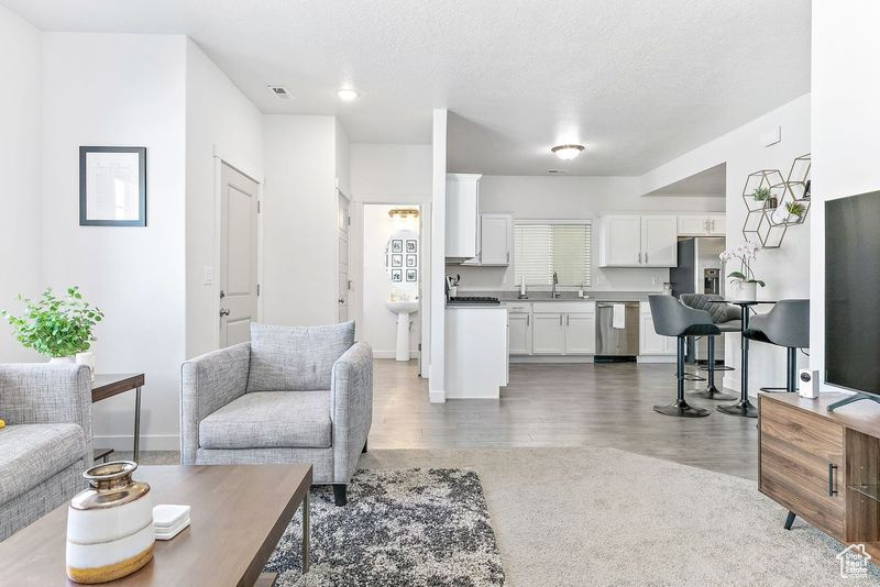 3811 W DREXLER DR