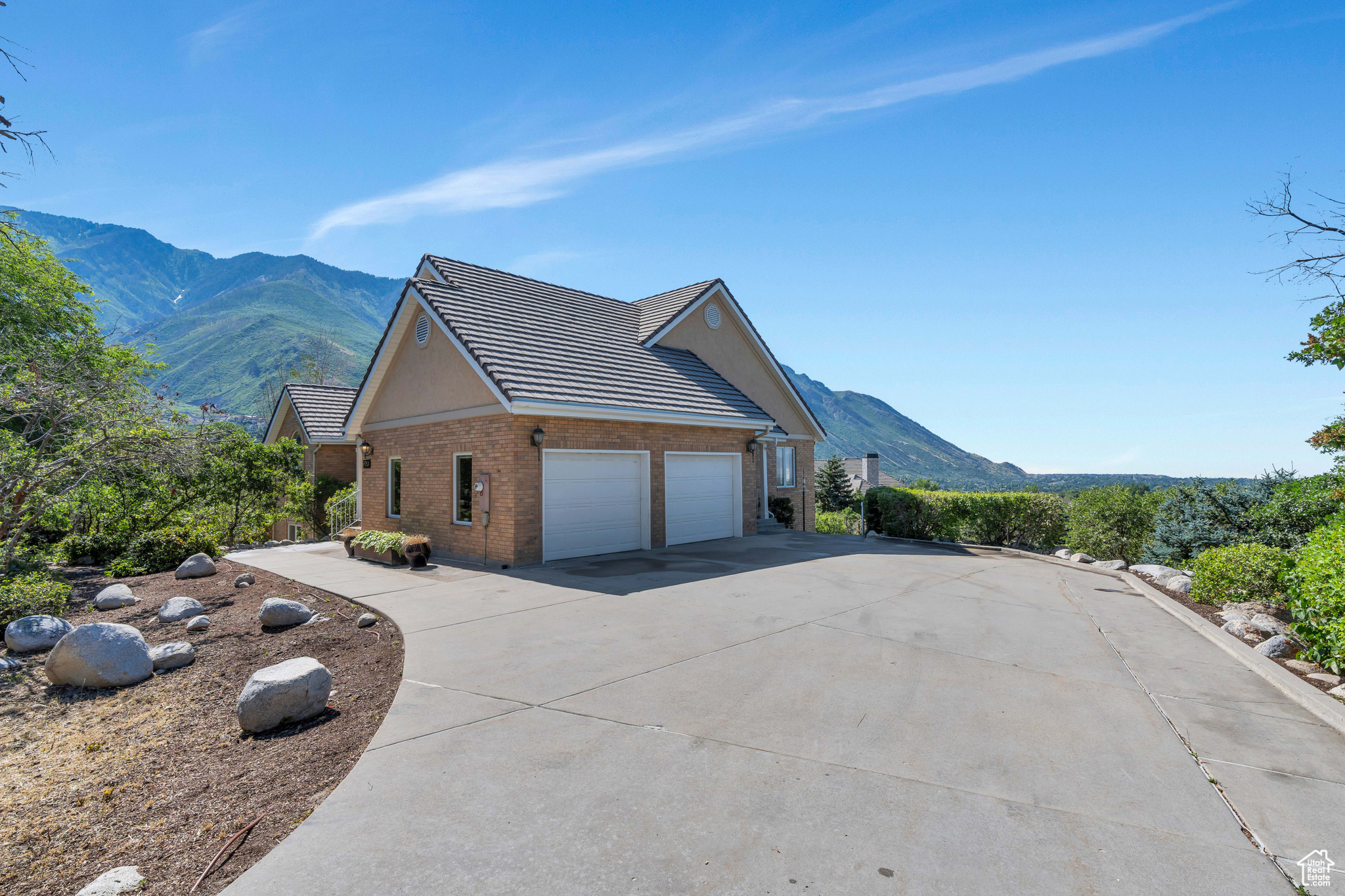 4251 ALPINE COVE DR