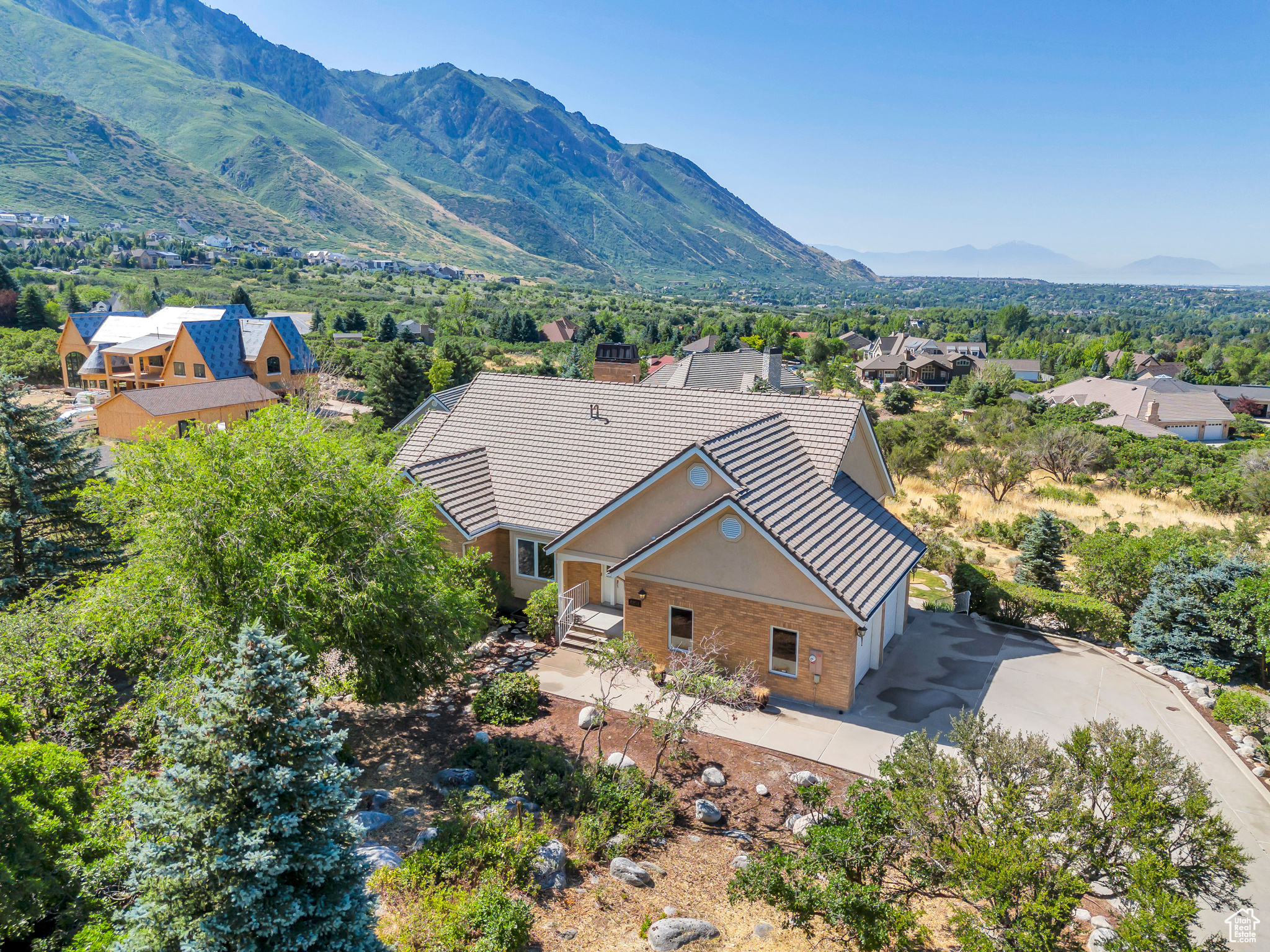 4251 ALPINE COVE DR