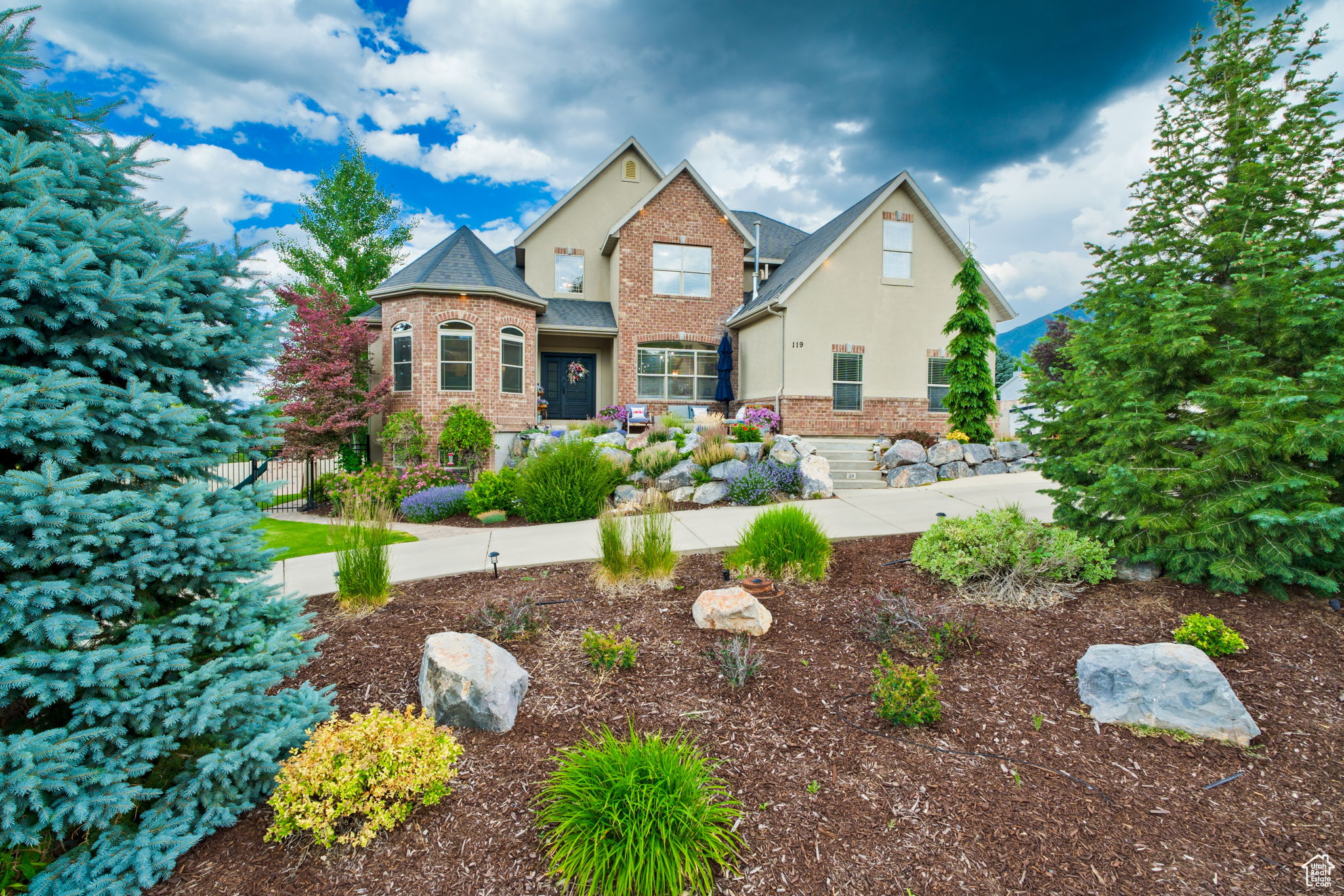119 S HILLSIDE DRIVE DR