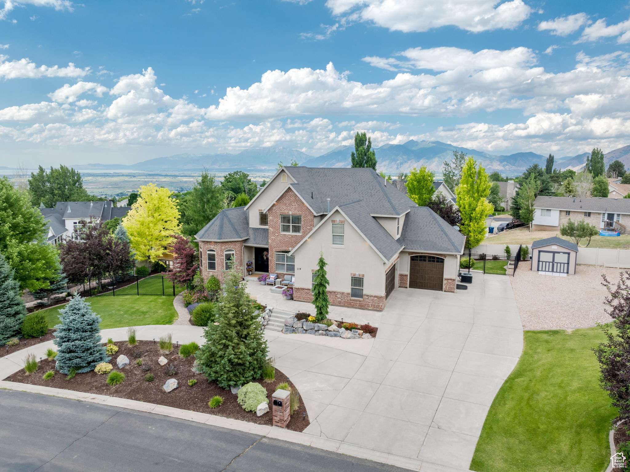 119 S HILLSIDE DRIVE DR